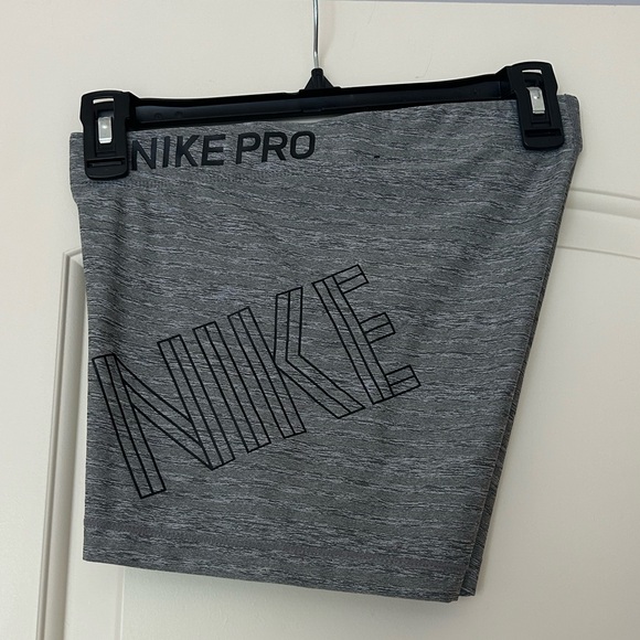 NIKE WOMEN’S SHORTS | Size Medium - Picture 1 of 3